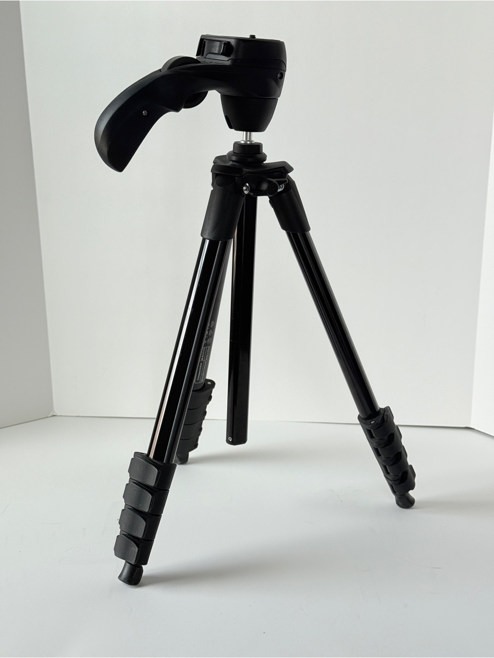 Manfrotto Black Camera Tripod with 3-Way Head - Picture 10 of 15